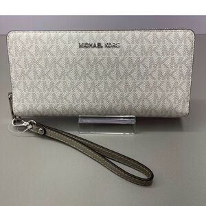 Michael Kors Continental Wallet
